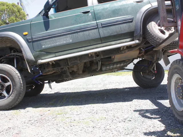 GU Patrol testing out the flex after fitting the superflex sway bar kit