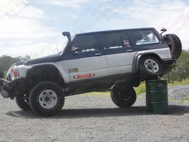 GQ Patrol testing out the flex after fitting the superflex sway bar kit